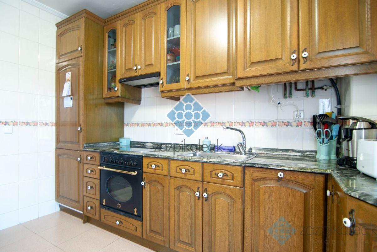 For sale of flat in Gautegiz Arteaga