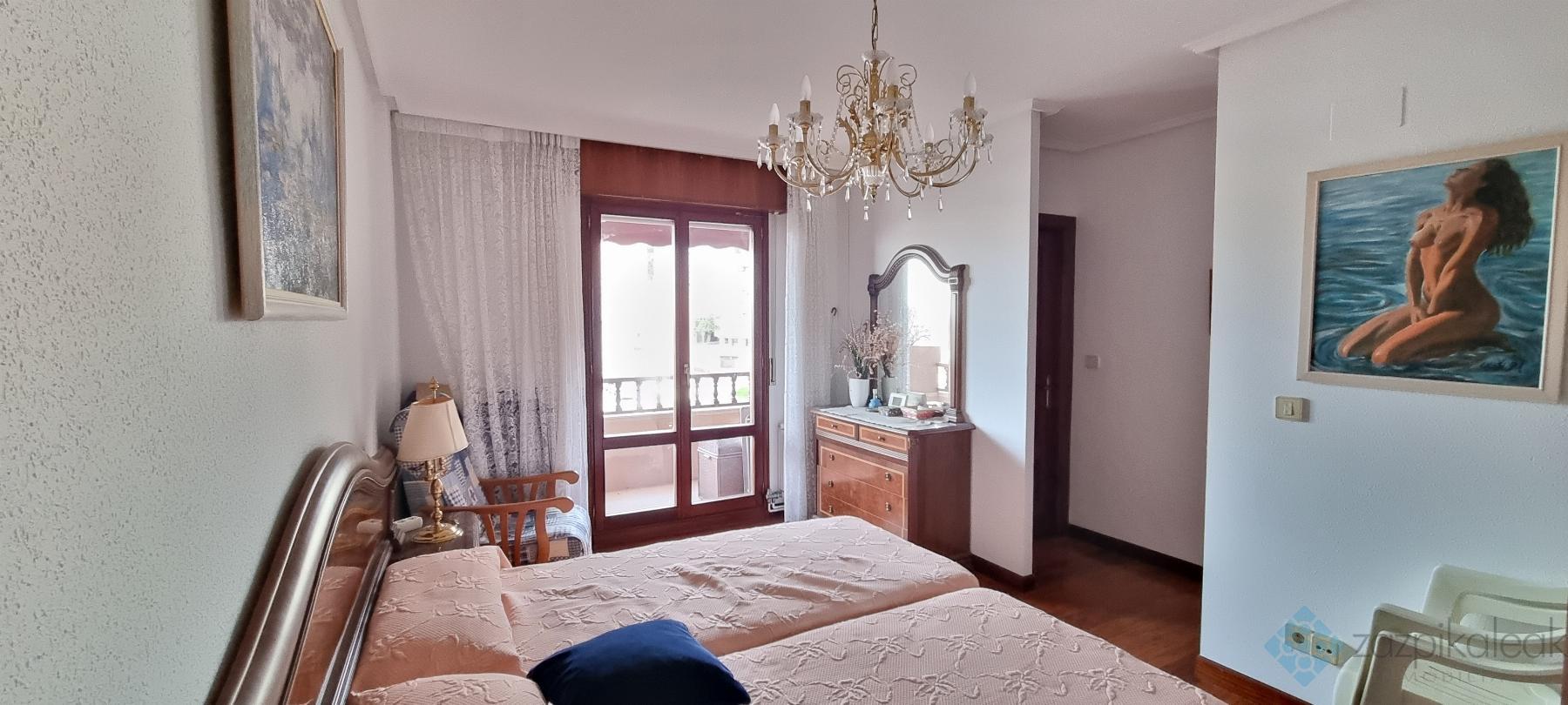 For sale of flat in Allendelagua