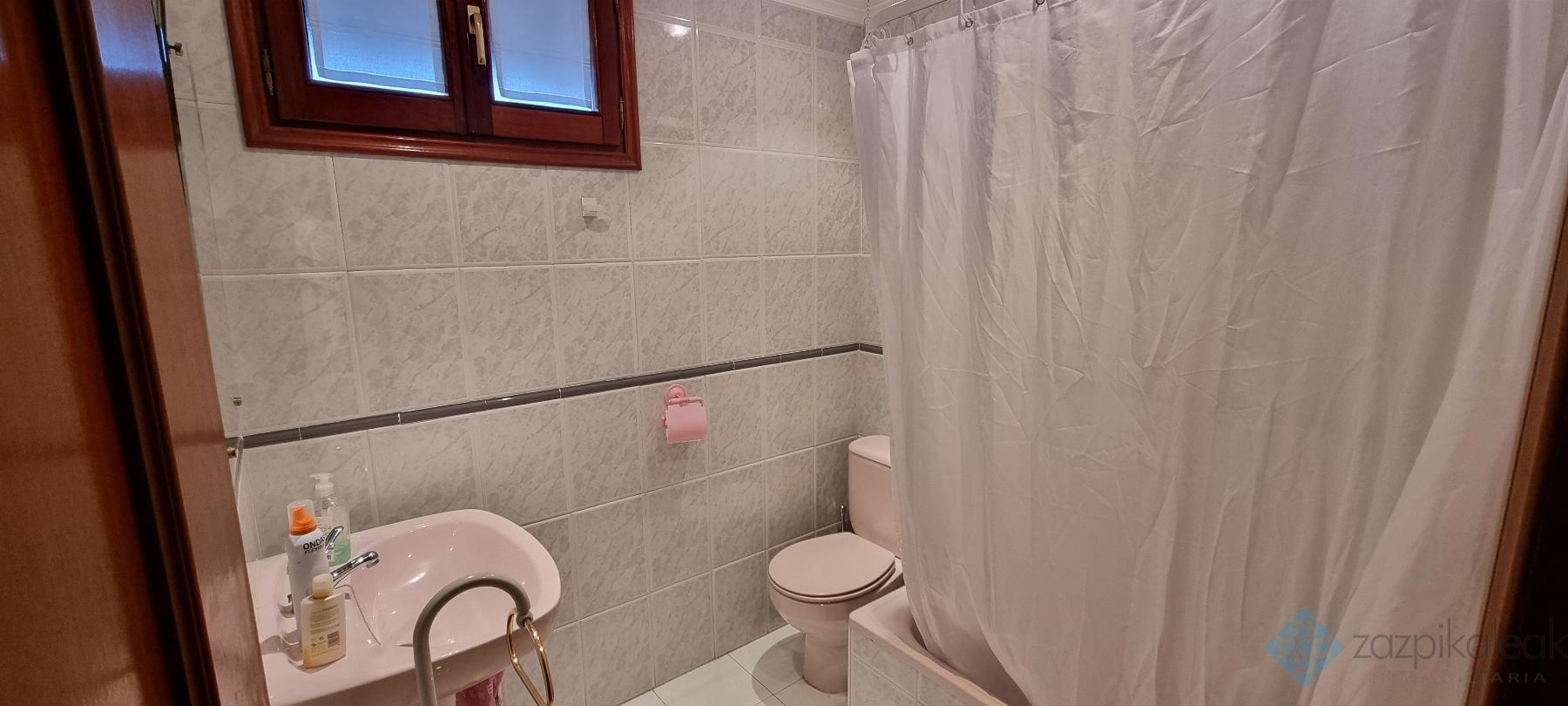 For sale of flat in Allendelagua