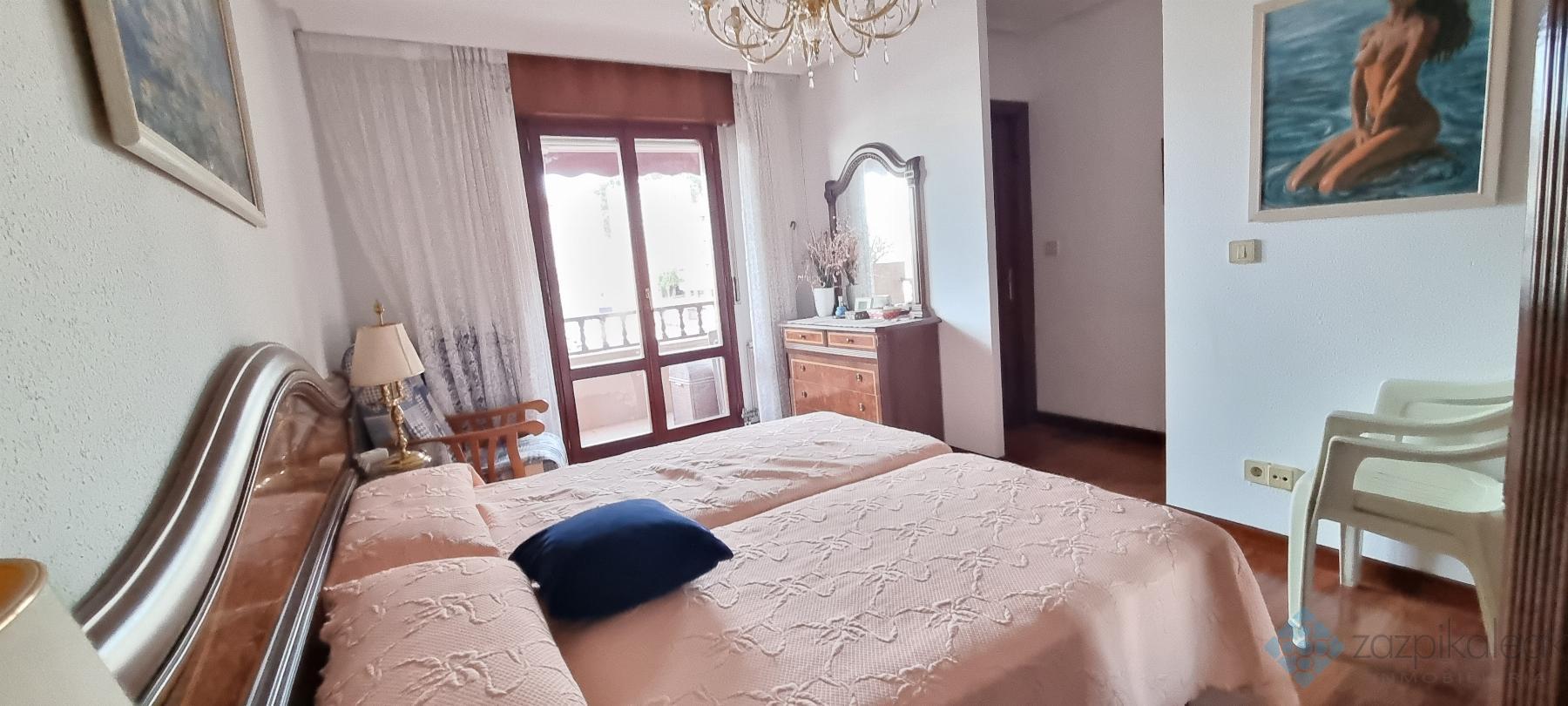 For sale of flat in Allendelagua