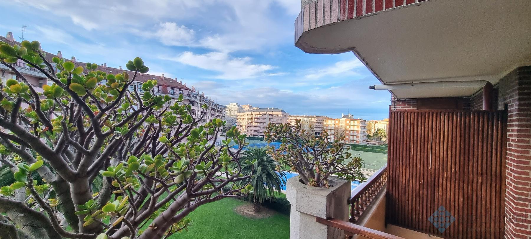 For sale of flat in Allendelagua