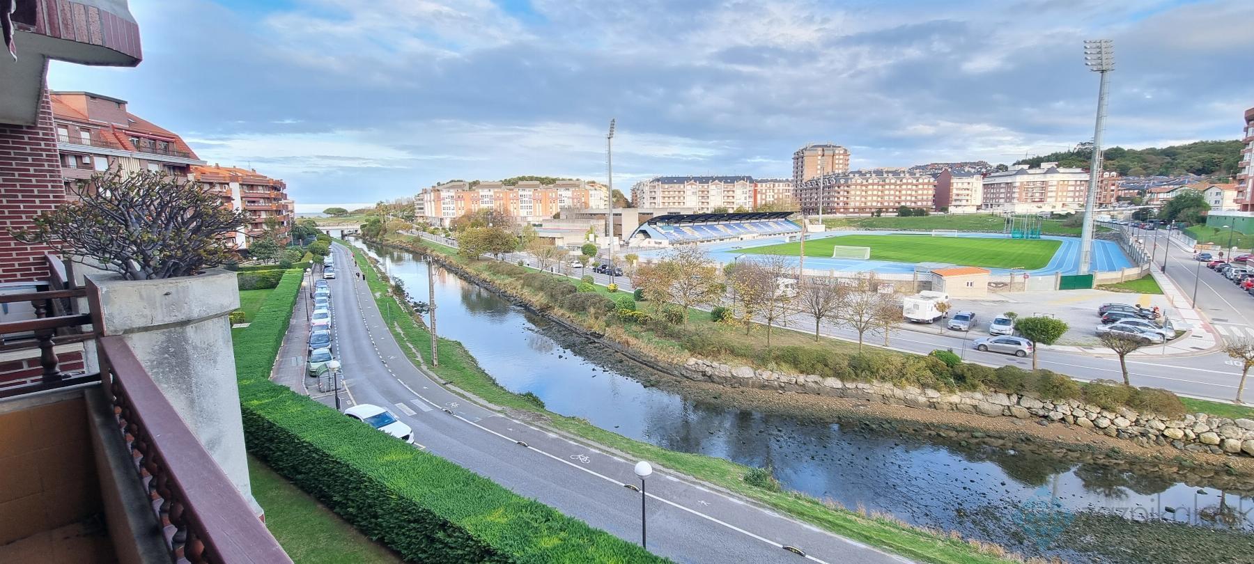 For sale of flat in Allendelagua