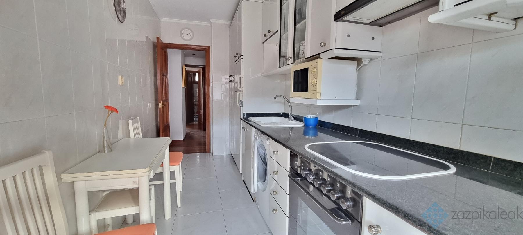 For sale of flat in Allendelagua
