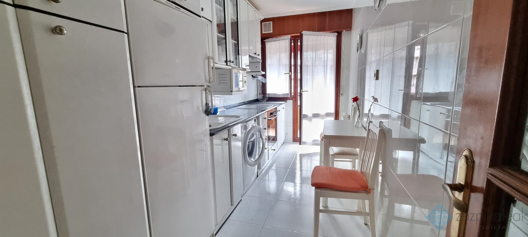 For sale of flat in Allendelagua