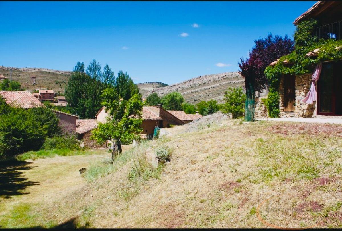 Köp av herrgård i Miravete de la Sierra