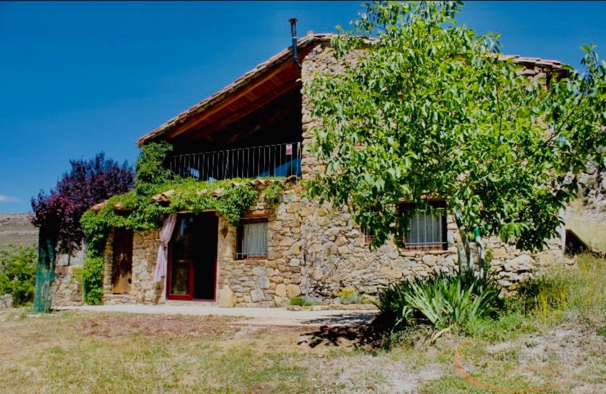 Köp av herrgård i Miravete de la Sierra