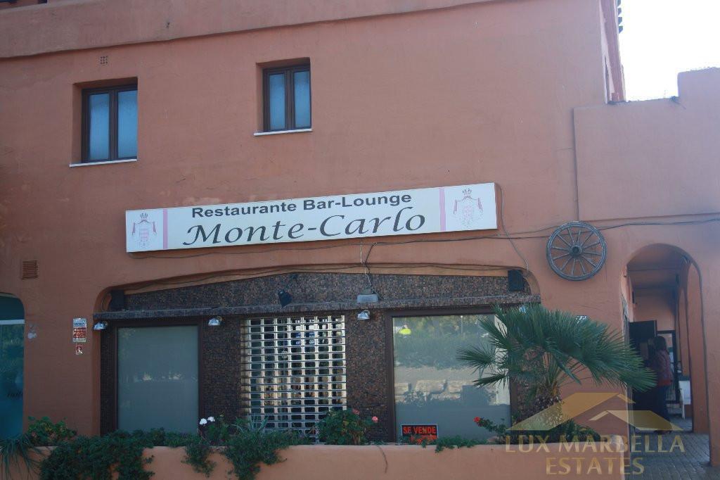 For sale of commercial in Estepona