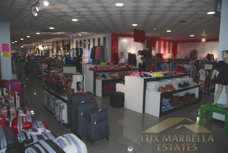 Venta de local comercial en Estepona