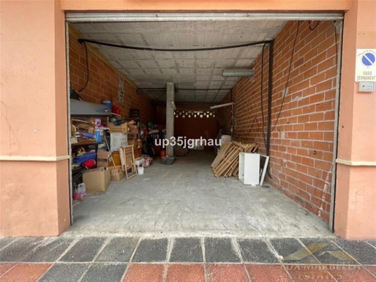 For sale of commercial in Estepona
