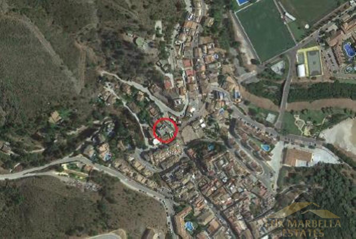 For sale of commercial in Marbella