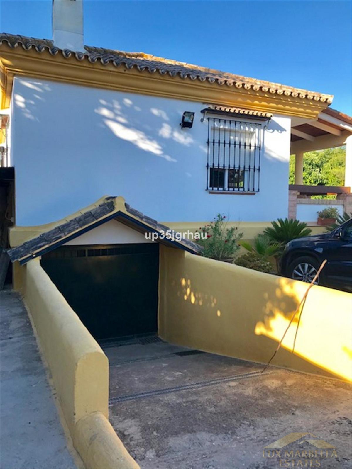 For sale of villa in San Luis de Sabinillas
