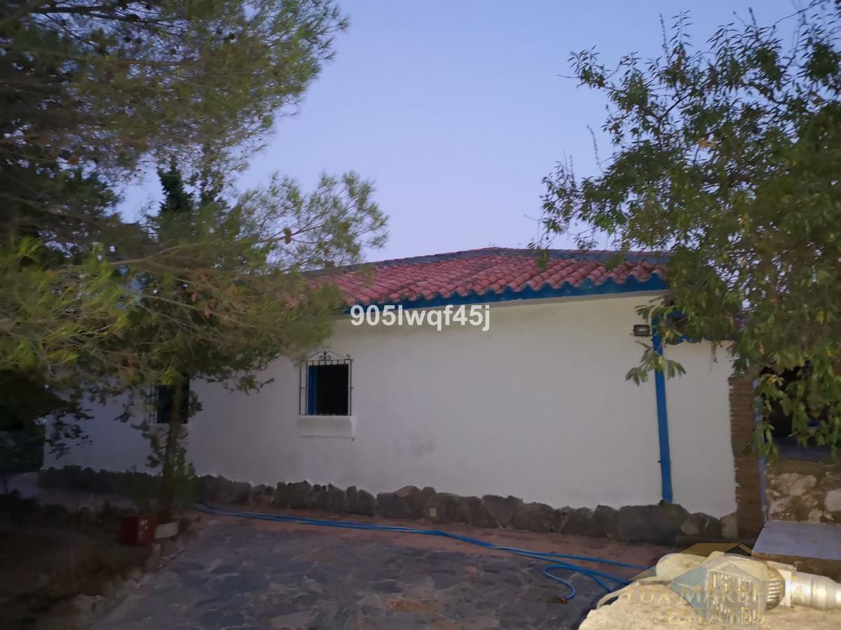 For sale of villa in Alozaina