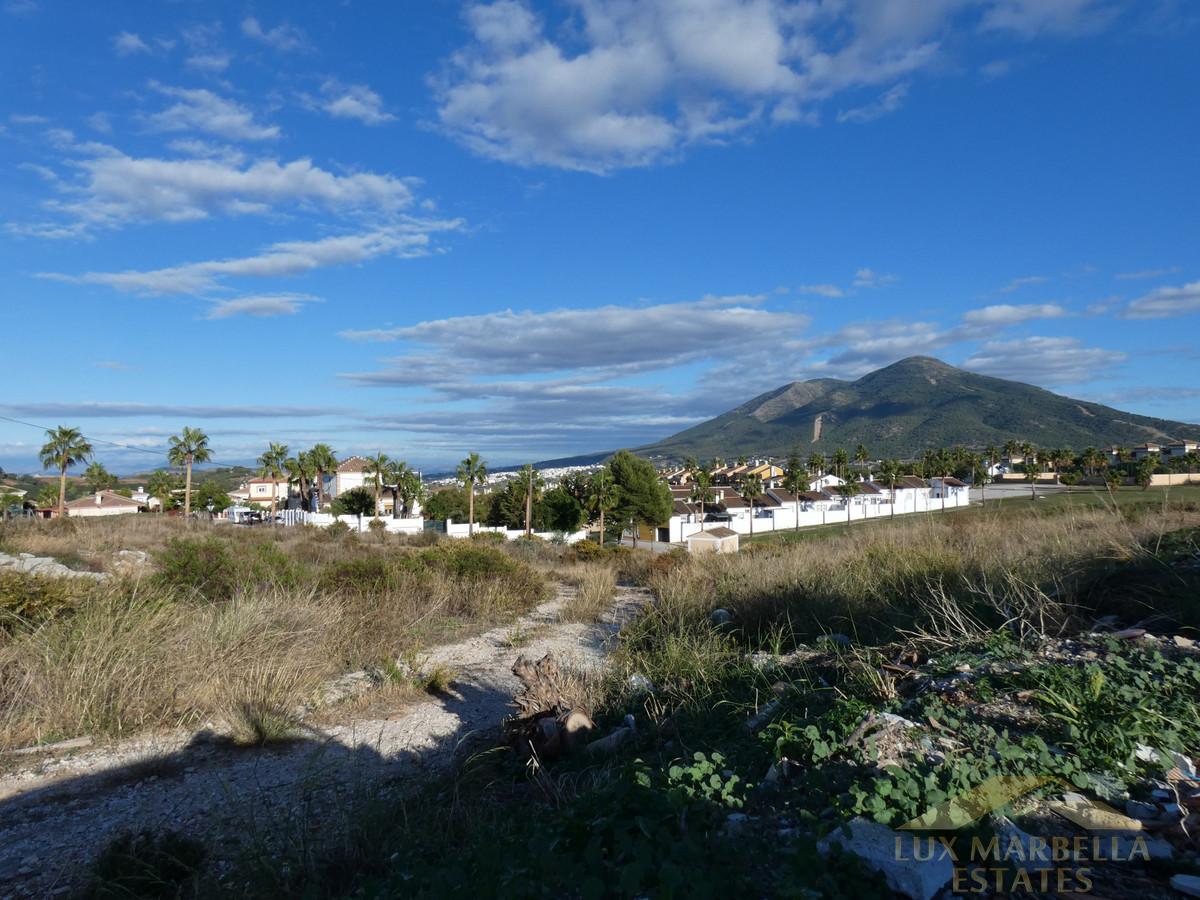 For sale of land in Coín