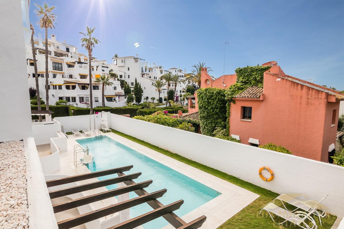 For sale of penthouse in Marbella