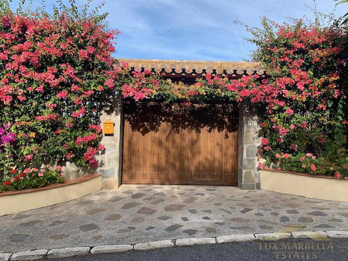For sale of villa in Alhaurín de la Torre