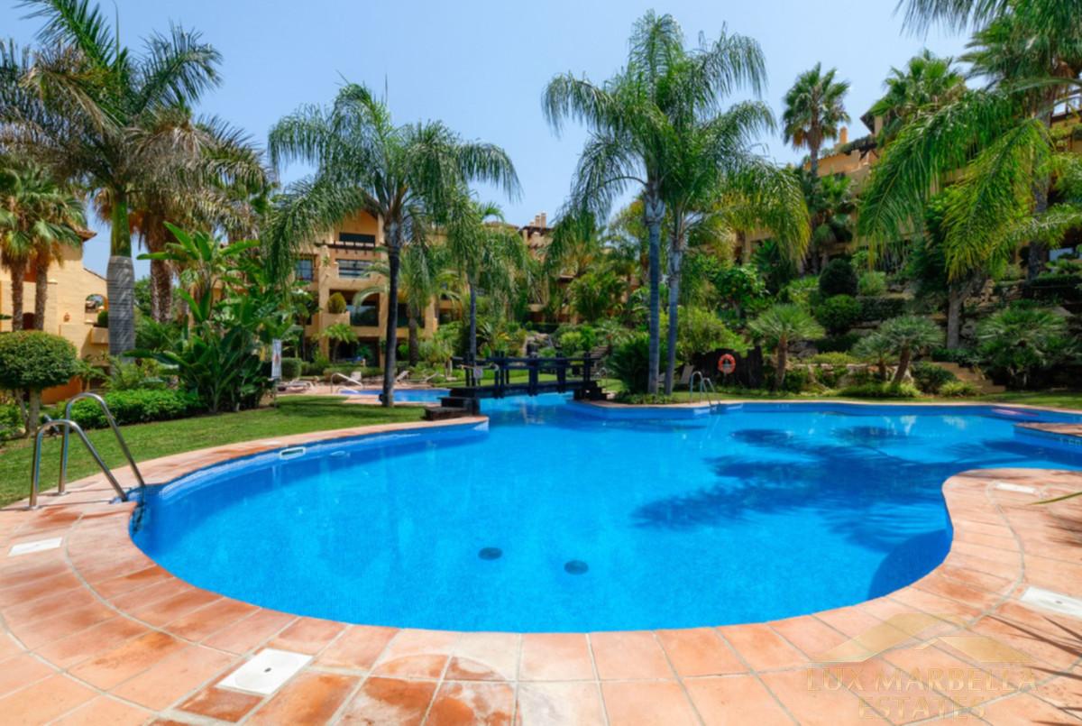 For sale of penthouse in Atalaya