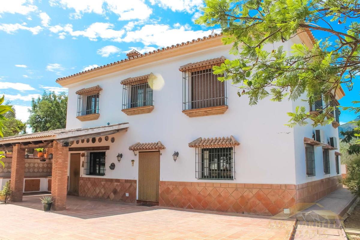 For sale of villa in Alhaurín de la Torre