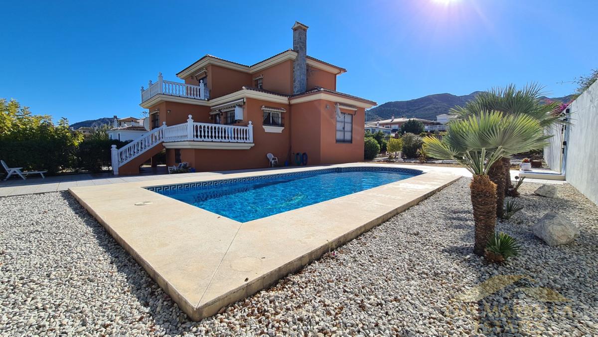 For sale of villa in Alhaurín de la Torre