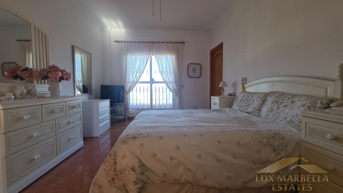 For sale of villa in Alhaurín de la Torre