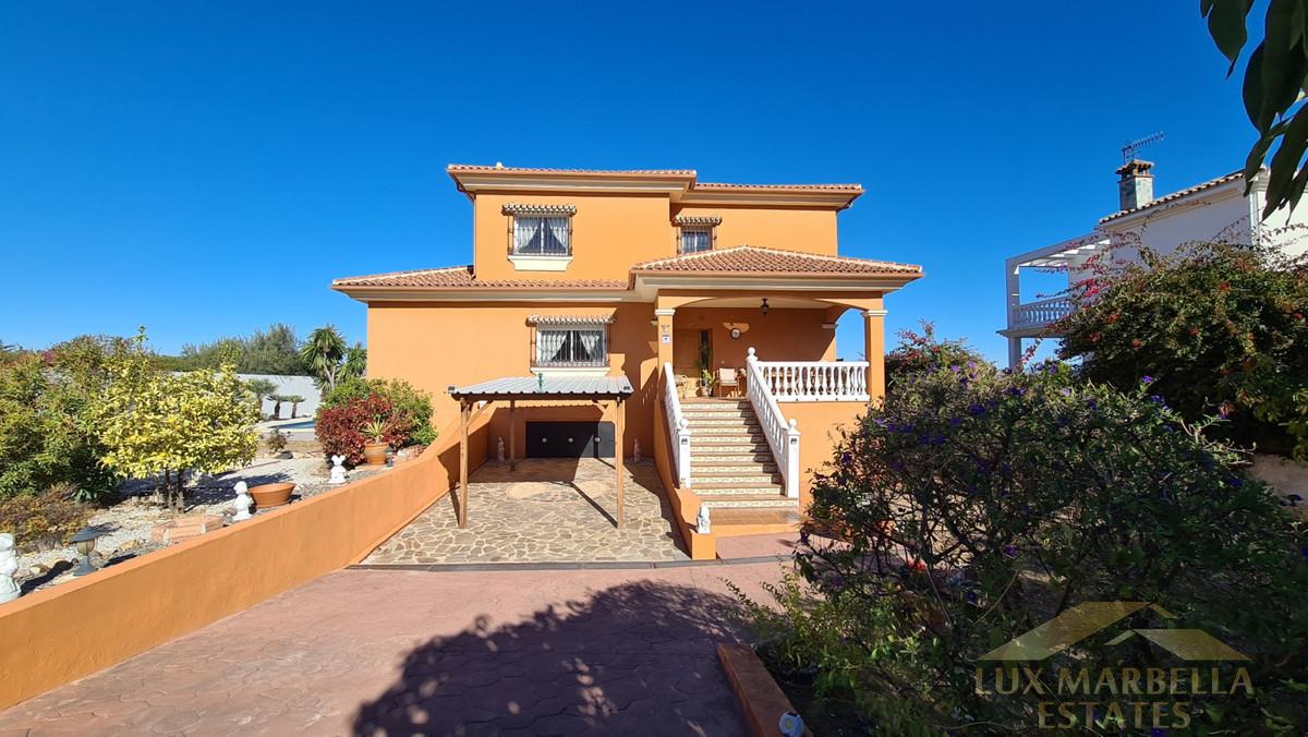 For sale of villa in Alhaurín de la Torre