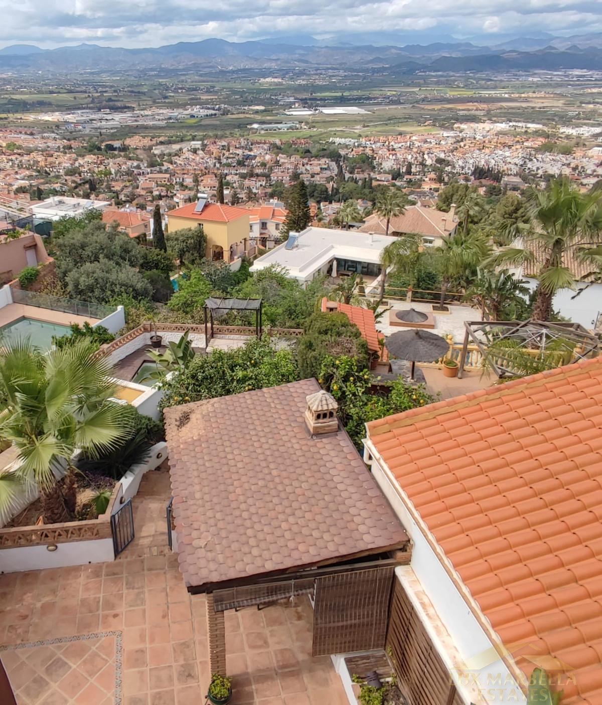 For sale of villa in Alhaurín de la Torre