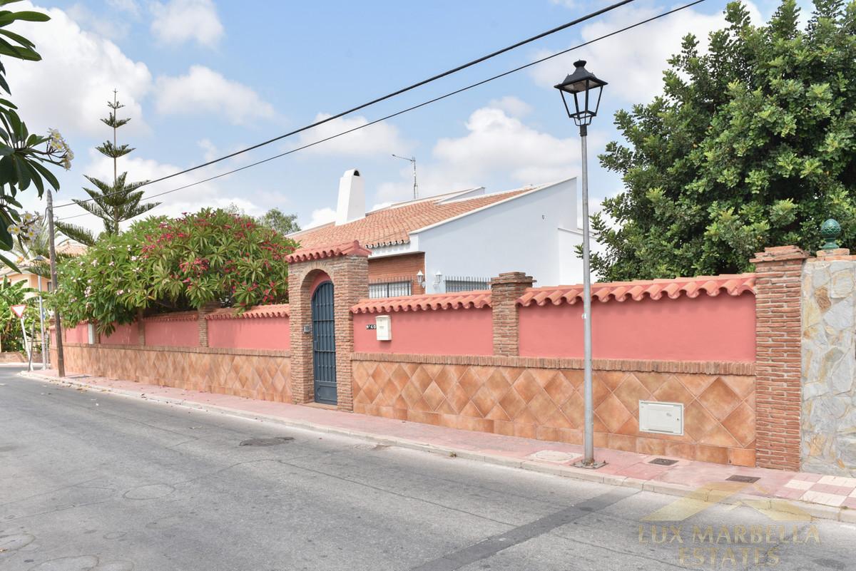 For sale of villa in Alhaurín de la Torre