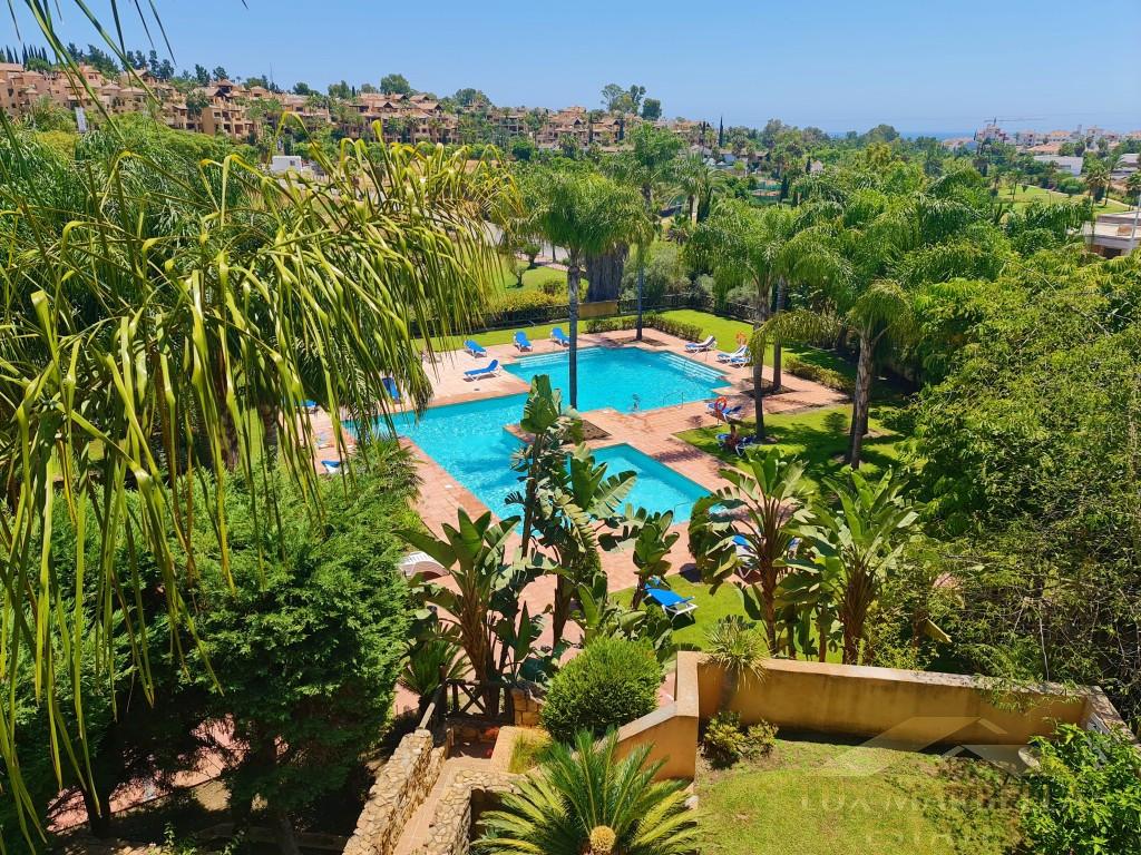 For sale of penthouse in Marbella