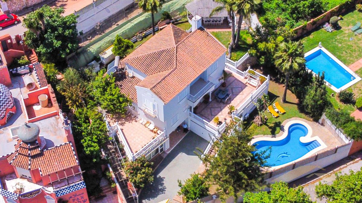 For sale of villa in Benalmadena Costa