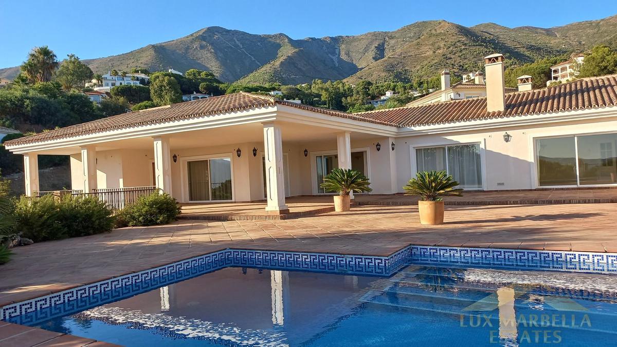 Venta de villa en Valtocado