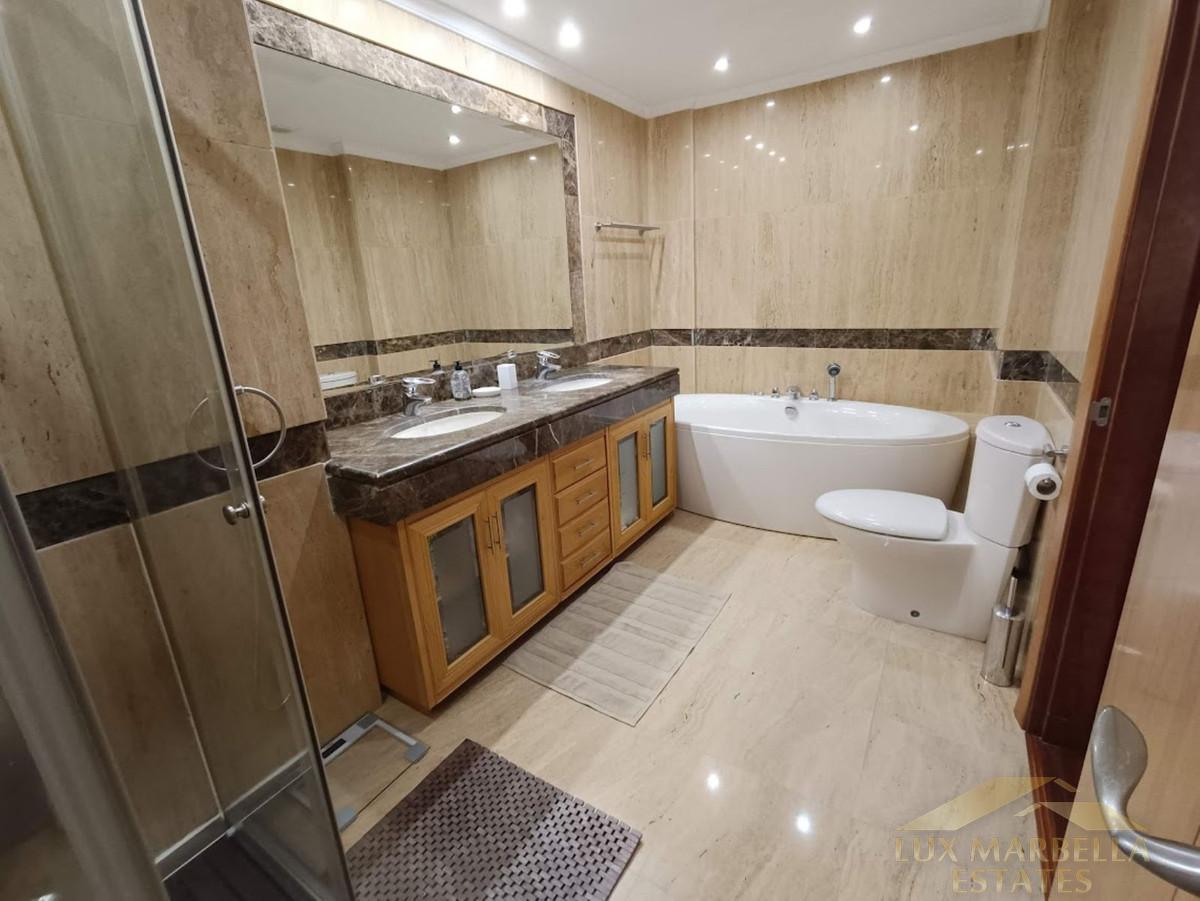For sale of apartment in Marbella