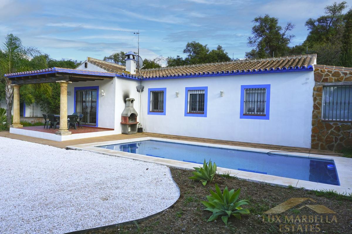 For sale of villa in Coín