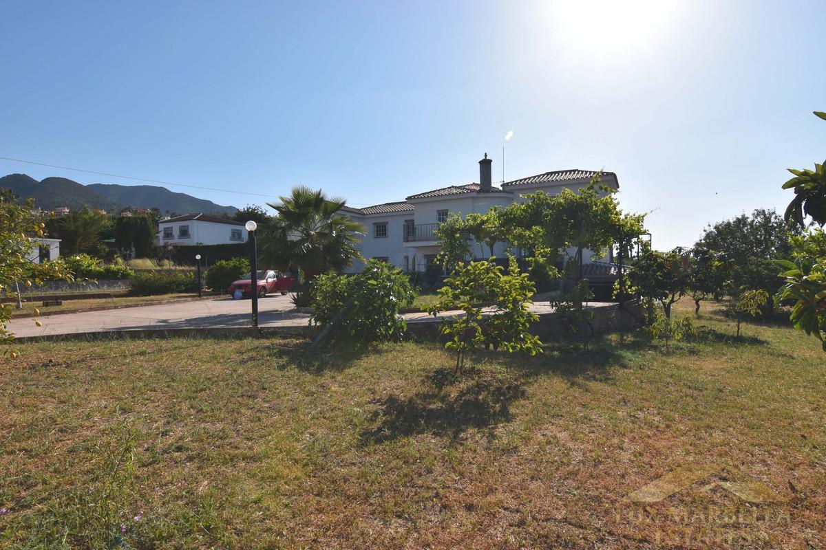 For sale of villa in Alhaurín de la Torre