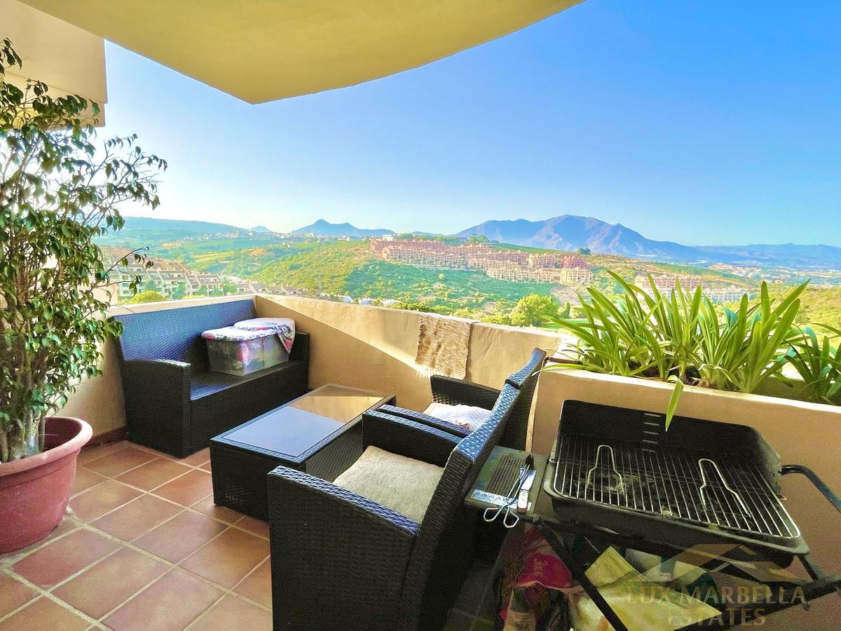 For sale of apartment in La Duquesa