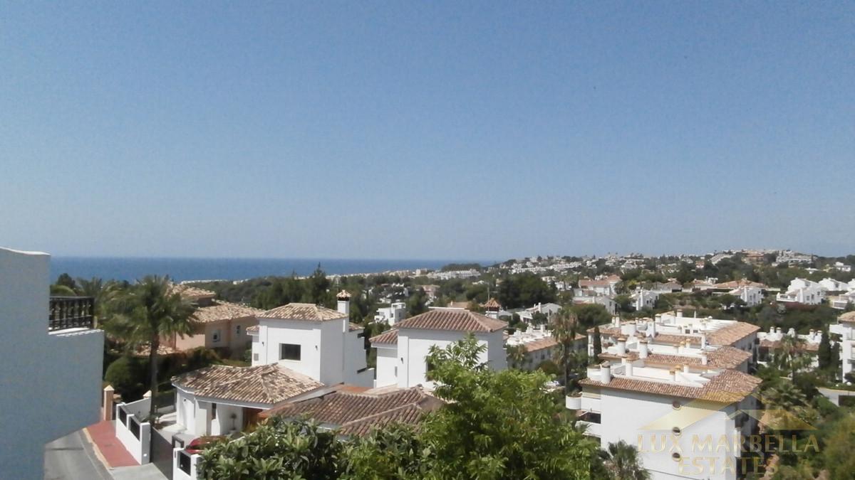 For sale of villa in Calahonda