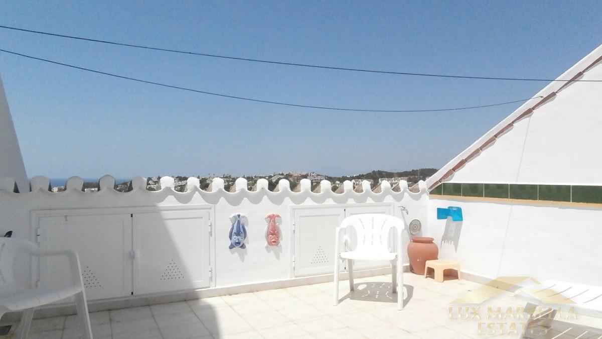 For sale of villa in Calahonda