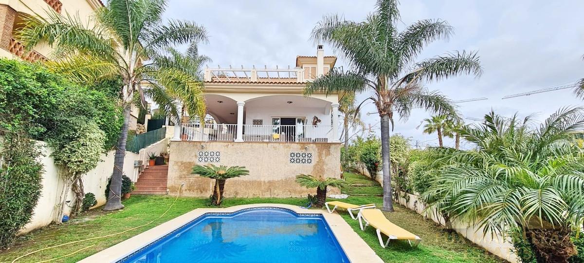 For sale of villa in Riviera del Sol