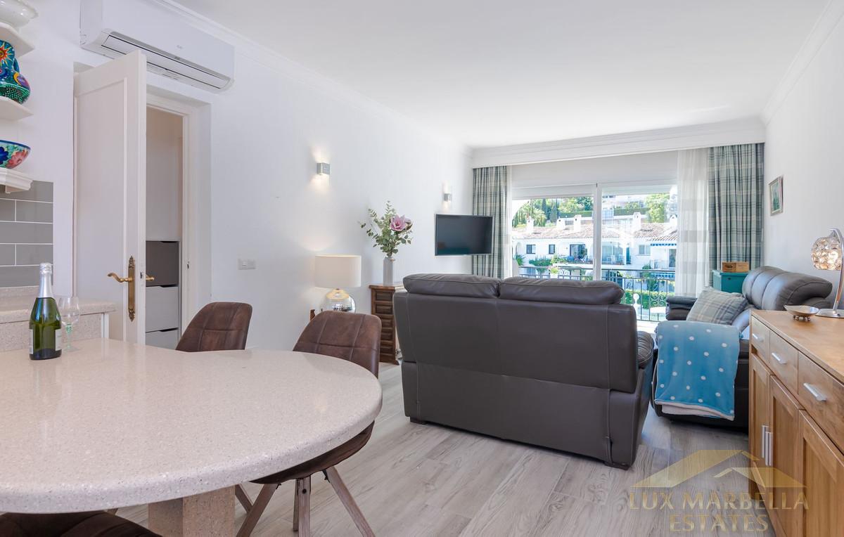 For sale of penthouse in Marbella