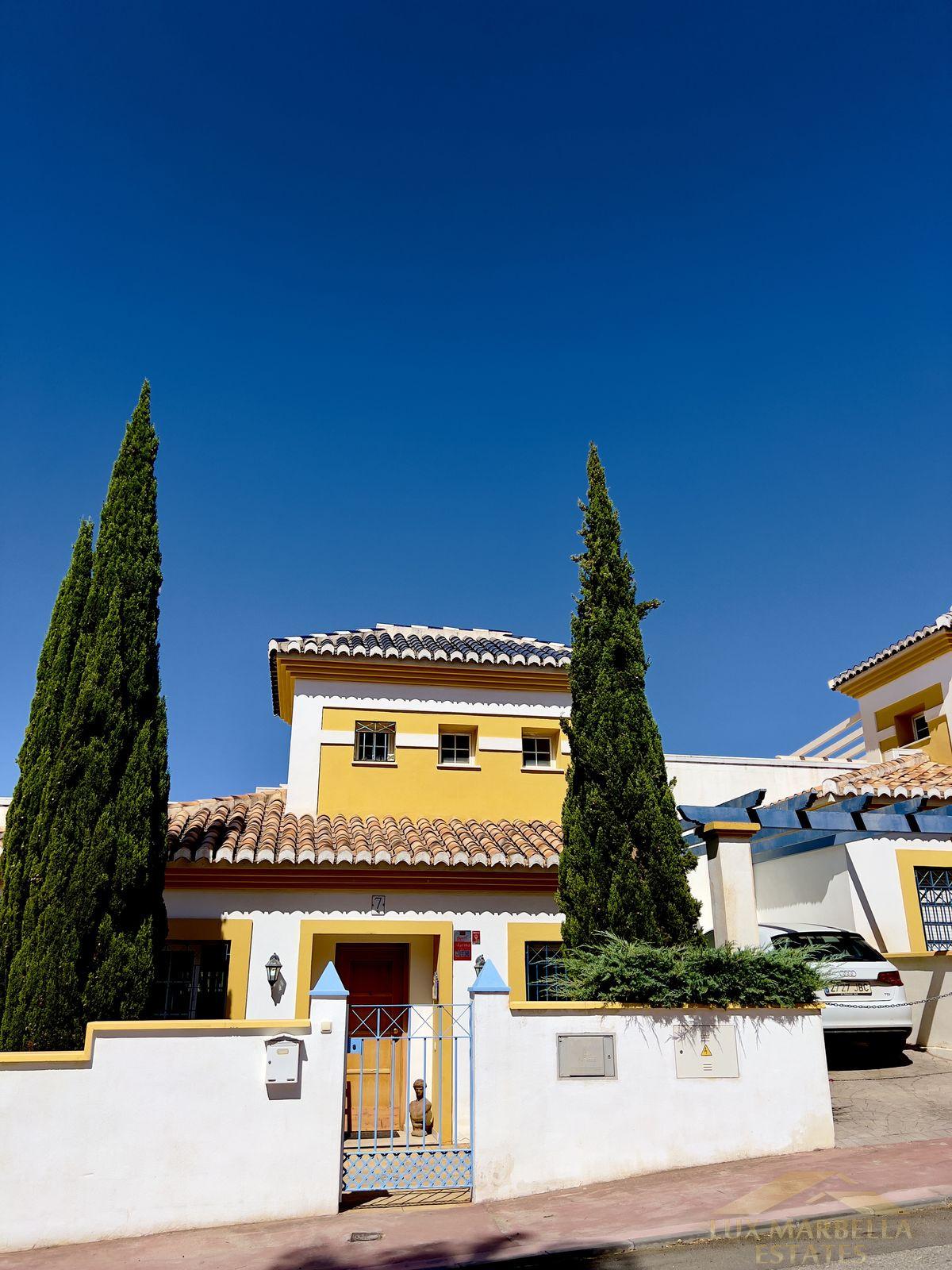 For sale of villa in Calahonda