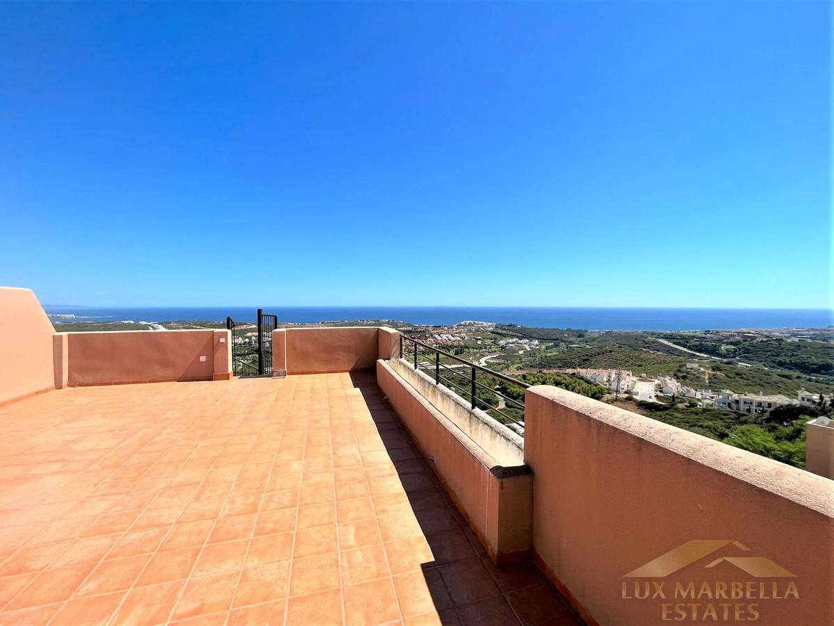 Verkoop van penthouse in Casares Playa