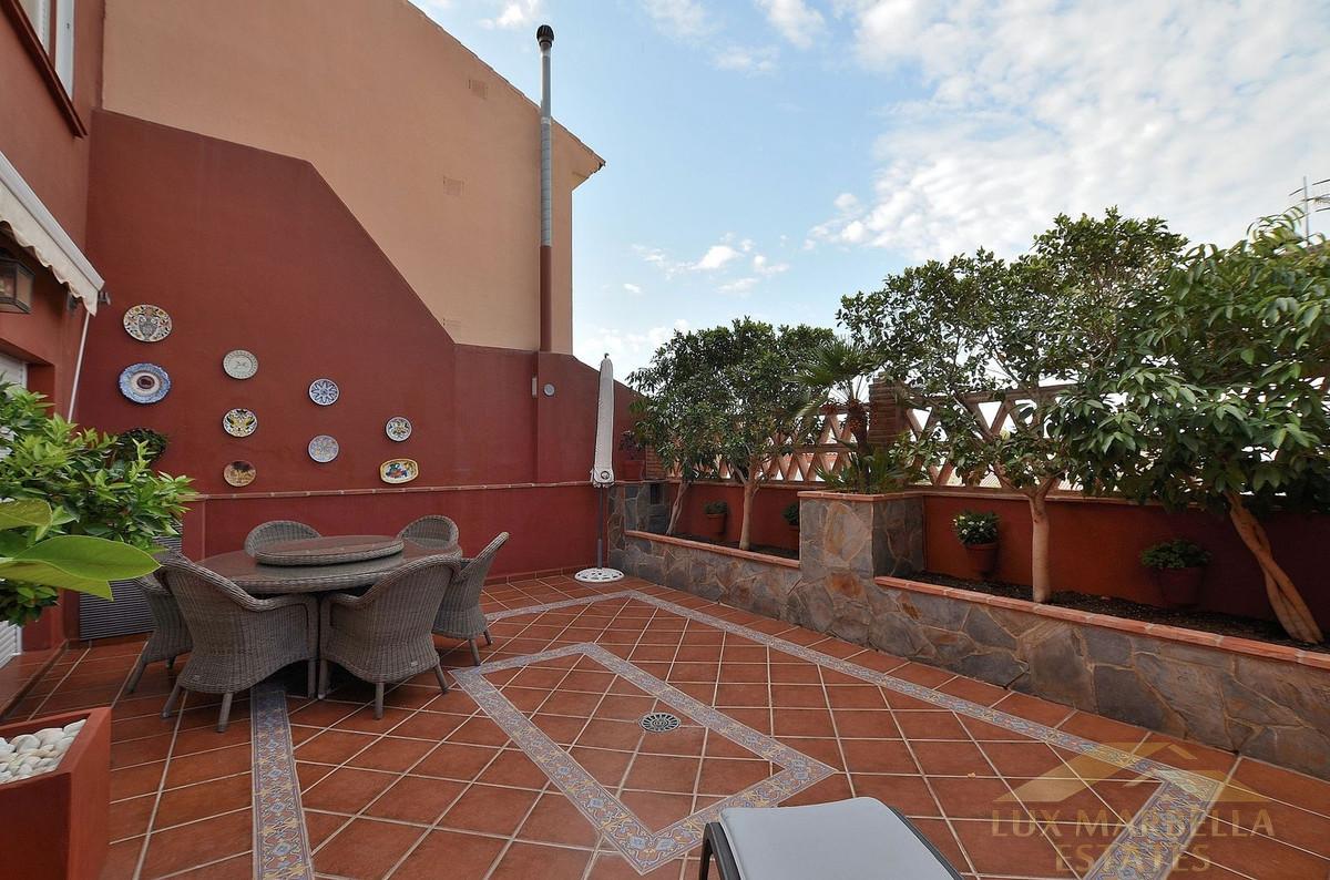 For sale of villa in Benalmadena