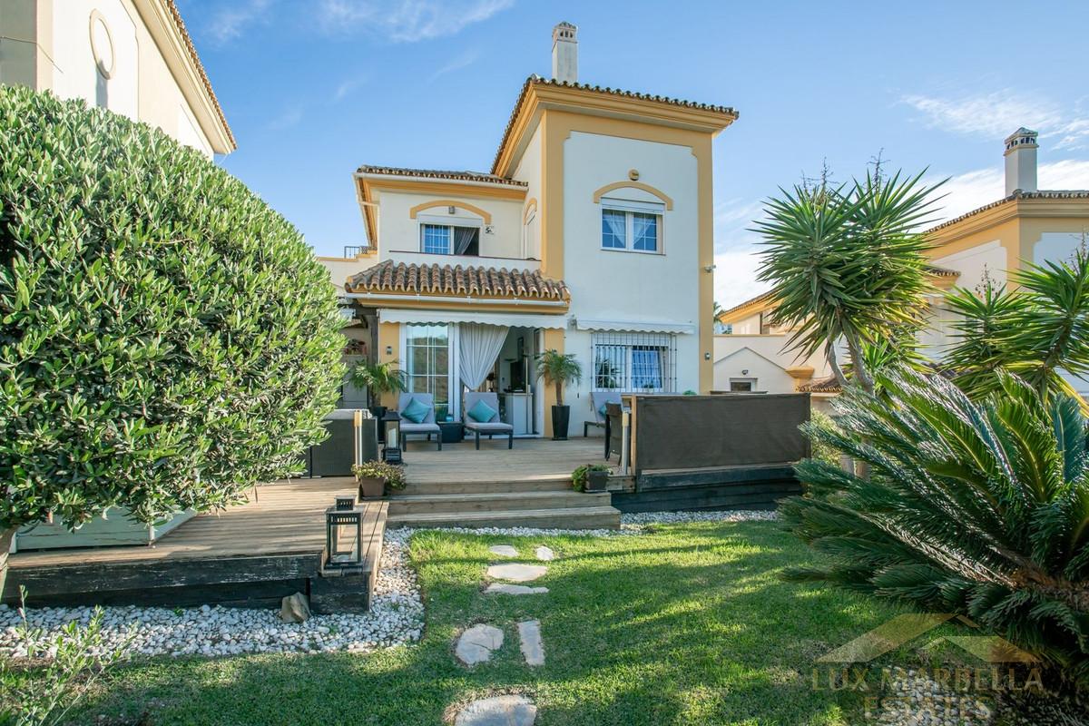 For sale of villa in Riviera del Sol