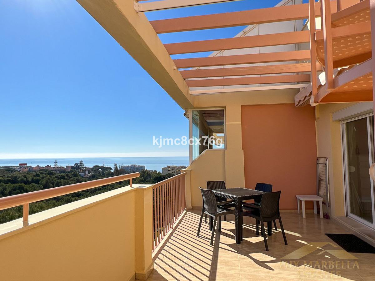 For sale of penthouse in Calahonda