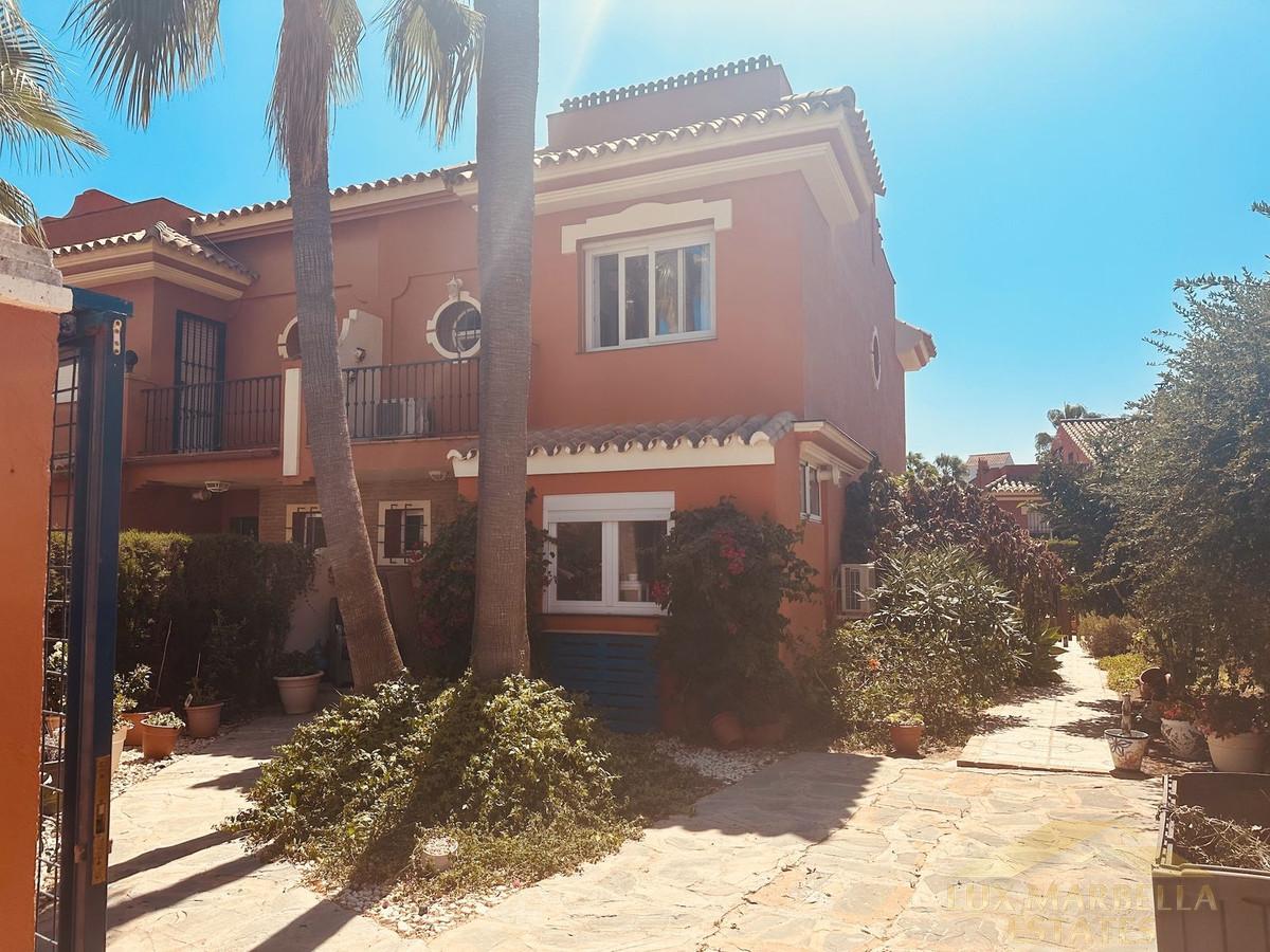 For sale of villa in Atalaya
