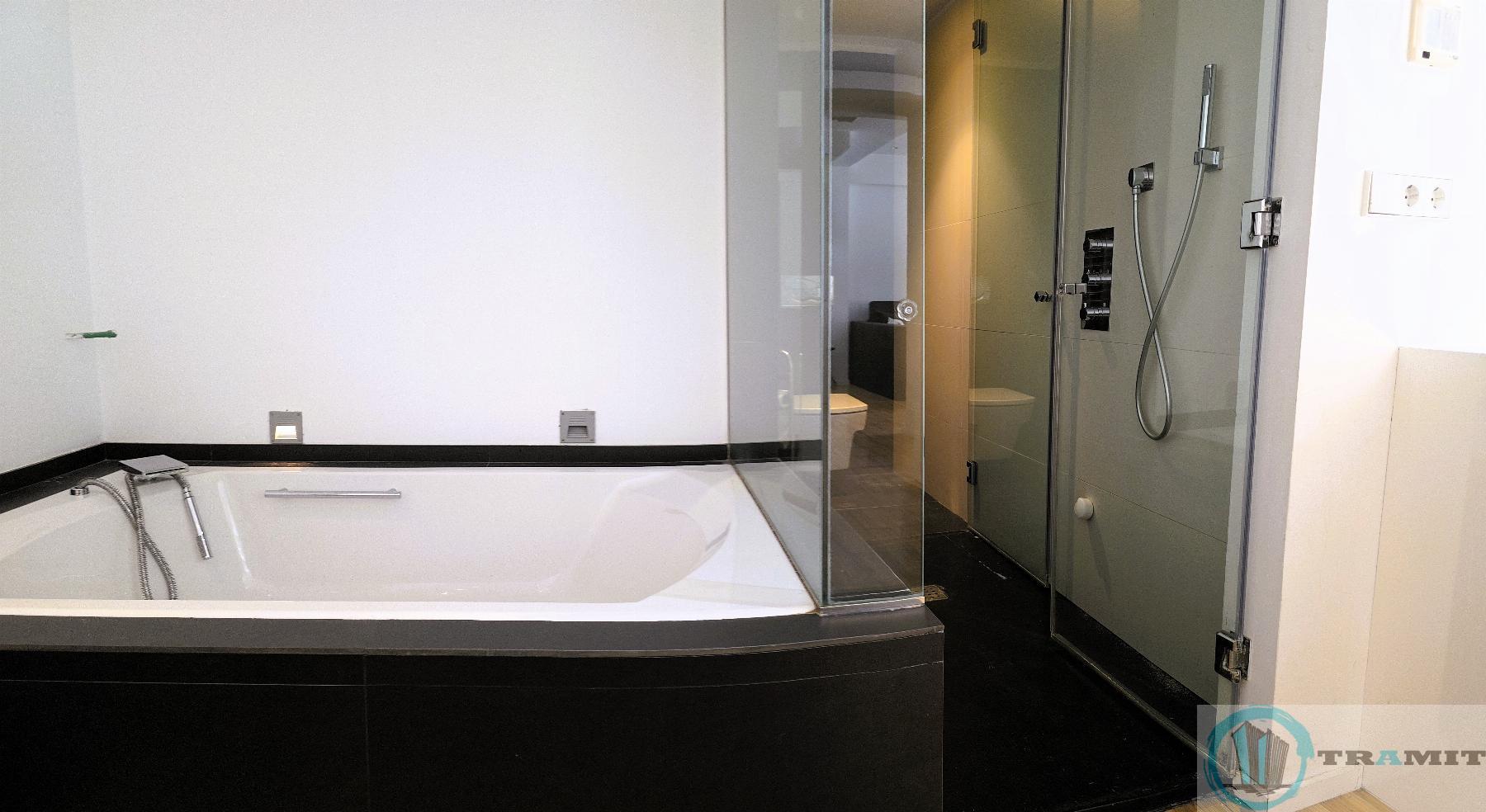 Suite bathroom