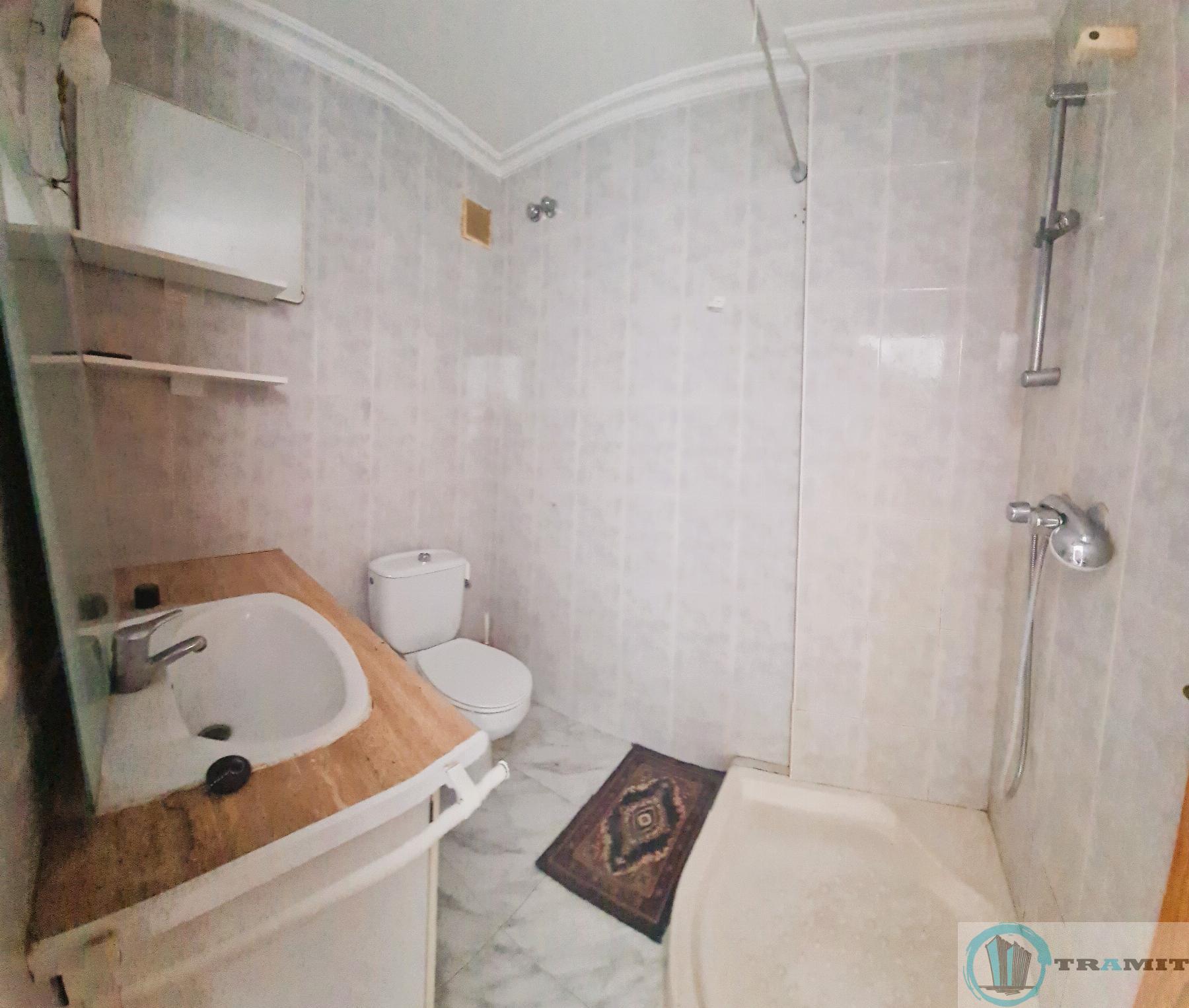 Suite bathroom