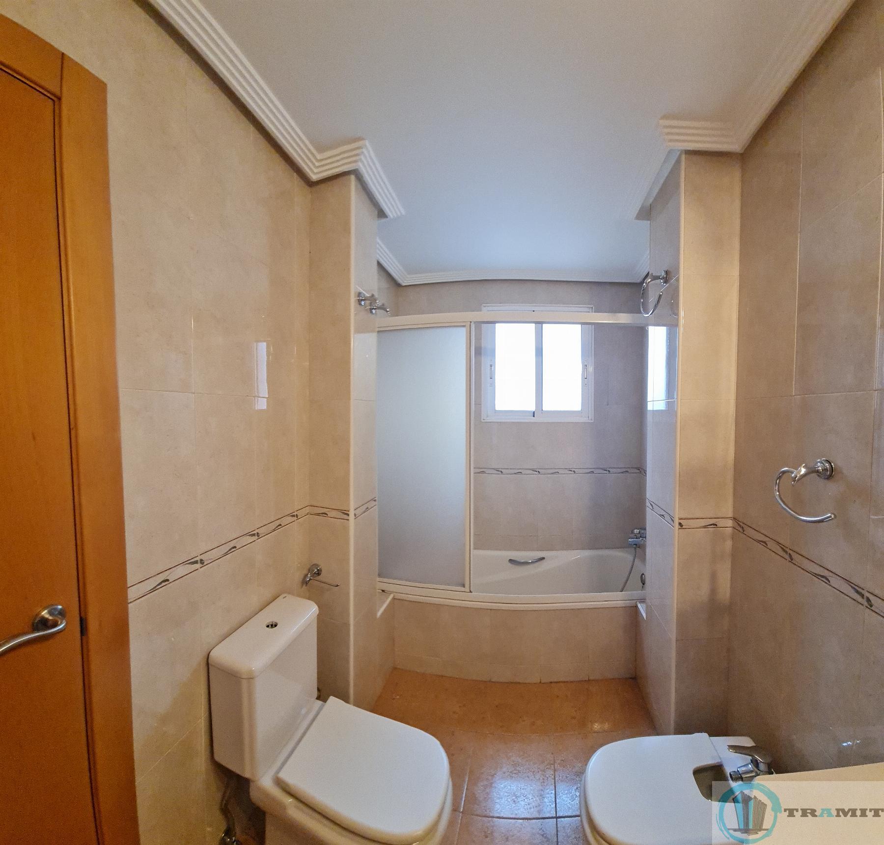 Suite bathroom