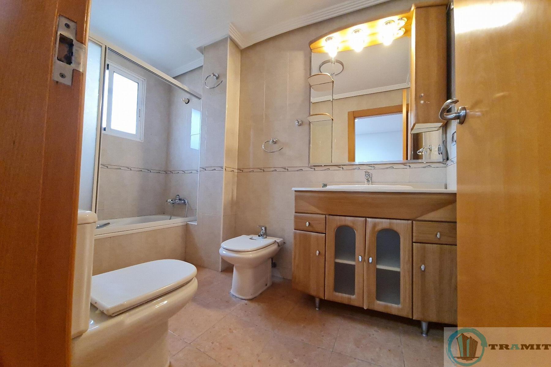 Suite bathroom