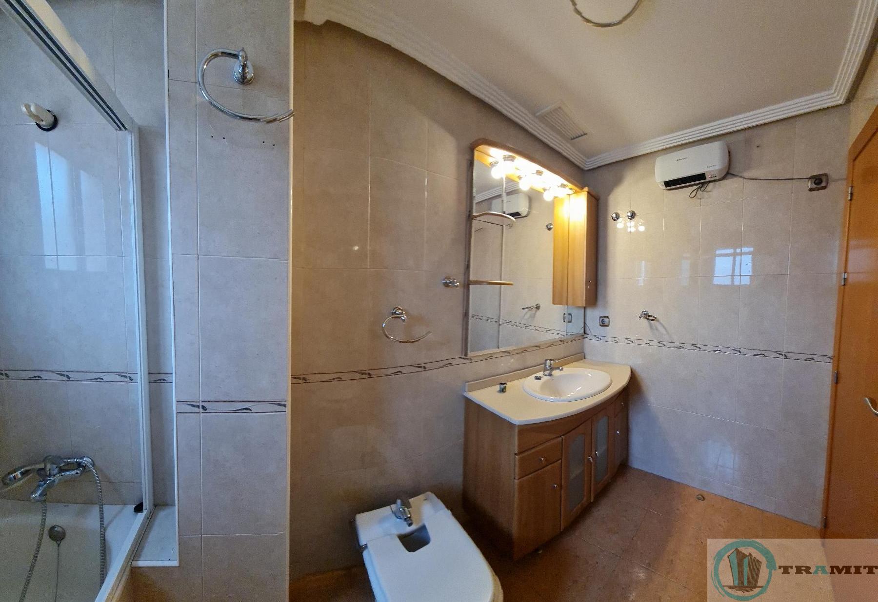 Suite bathroom