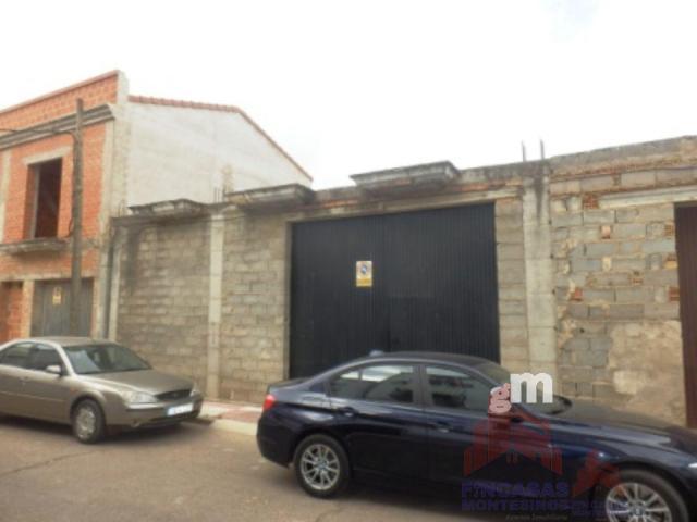 For sale of garage in Santa Amalia