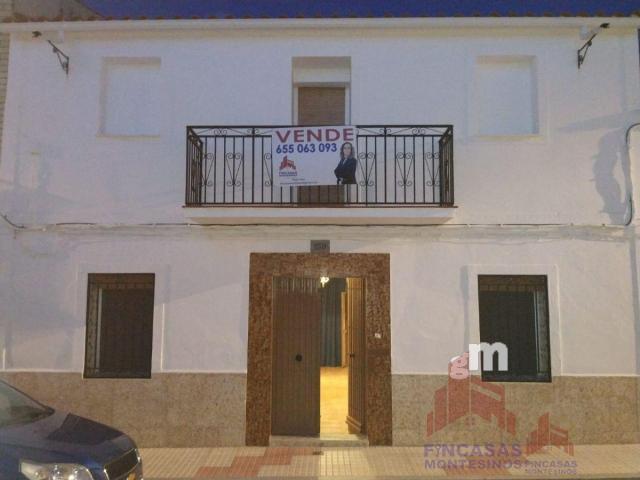 For sale of house in Quintana de la Serena